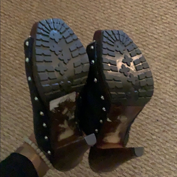 Shoes - Picture 2 of 2